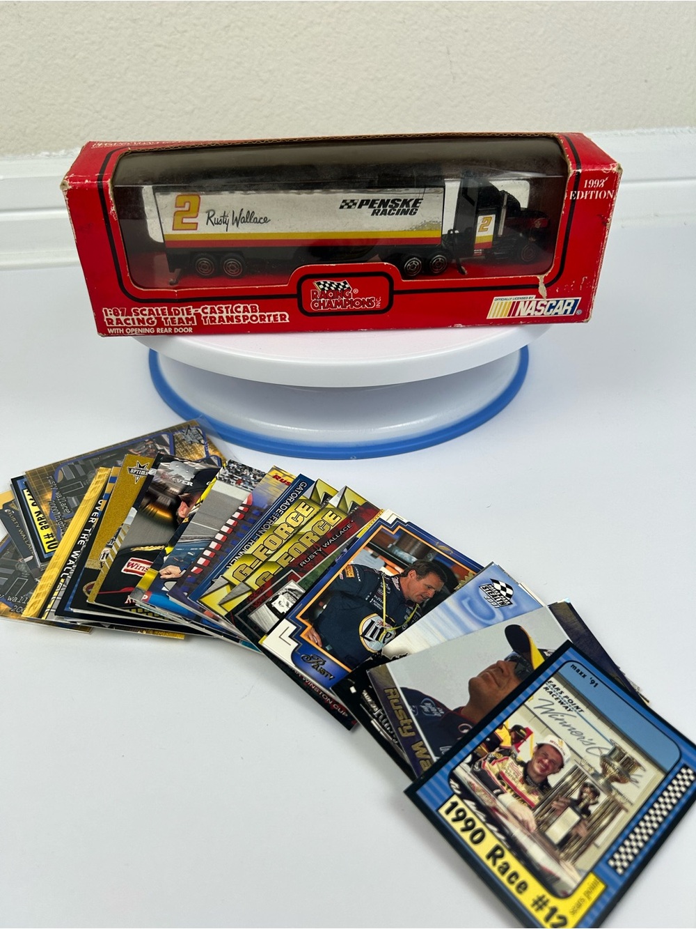 Racing Champions Rusty Wallace #2 Penske NASCAR 1:87 Diecast Transporter & cards
